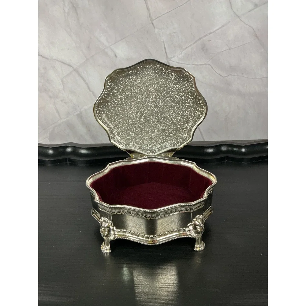 International Silver Company detailed scalloped height